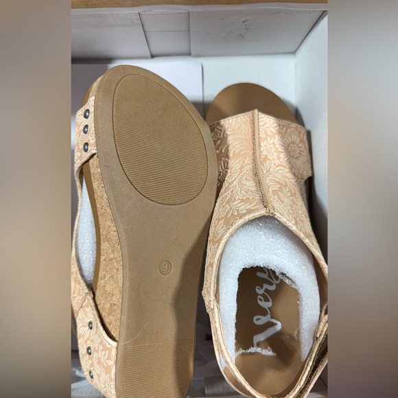 Very G Isabella tooled Nude Wedge Open Toe Cork Heel Shoe Sandal Size 9 - Picture 4 of 8
